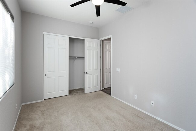 Building Photo - 4077 N Aberdeen Ave