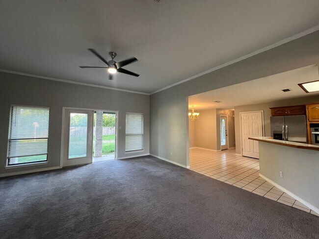 Building Photo - Awesome 4 bdrm/2.5 ba in La Brisas