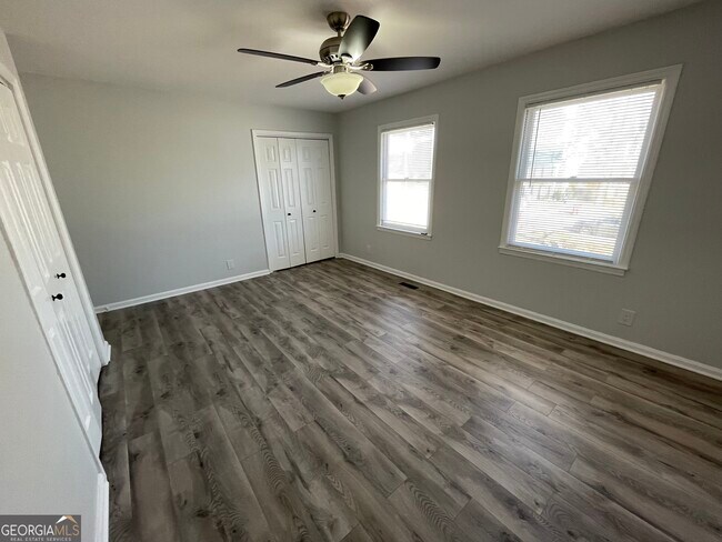 Building Photo - 130 Springdale Ct