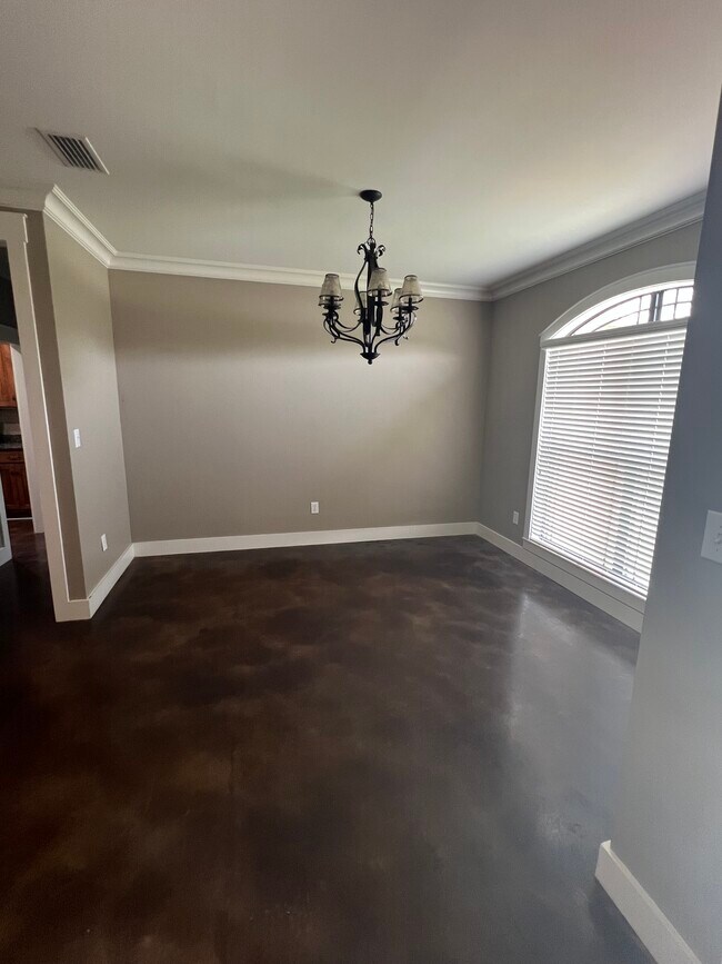 Dining - 9255 Coles Ct