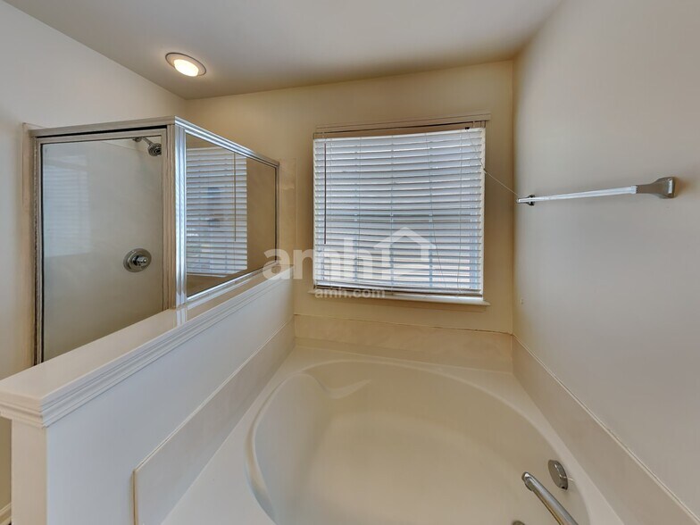 Building Photo - 1205 Jordans Pond Ln