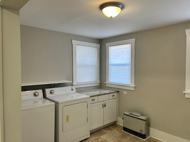 Building Photo - 940 6th St