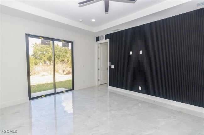 Building Photo - 843 Duplex St E