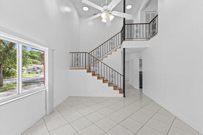 Building Photo - 5410 SW 43rd Terrace