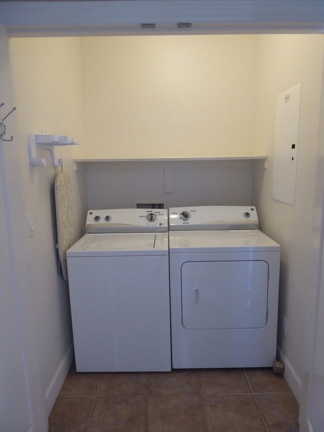 In-Unit Washer and Dryer - 604 S Wilson St