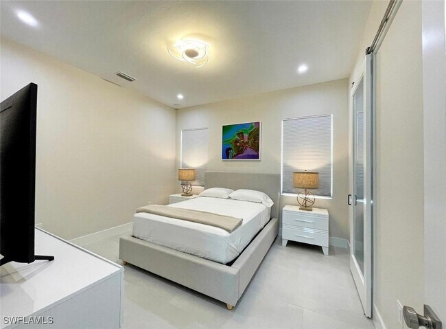 Building Photo - 687 23rd St SW