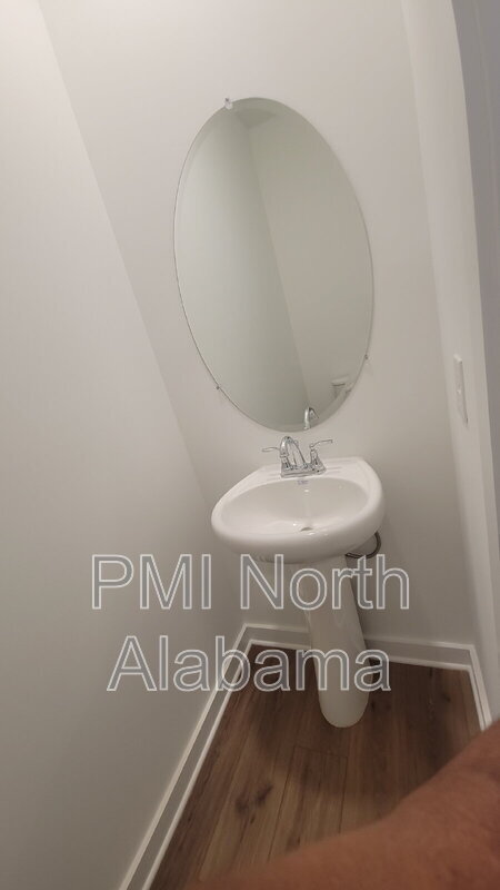 Building Photo - 7582 Discovery Pt Dr NW