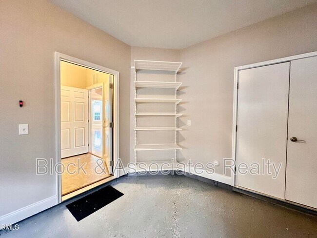 Building Photo - 10520 Sablewood Dr