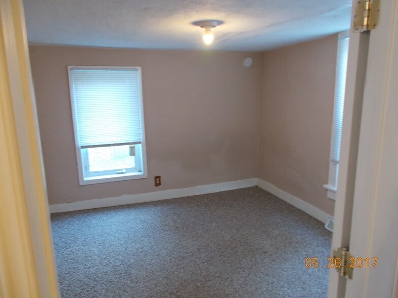 Building Photo - 202 E Sanborn St