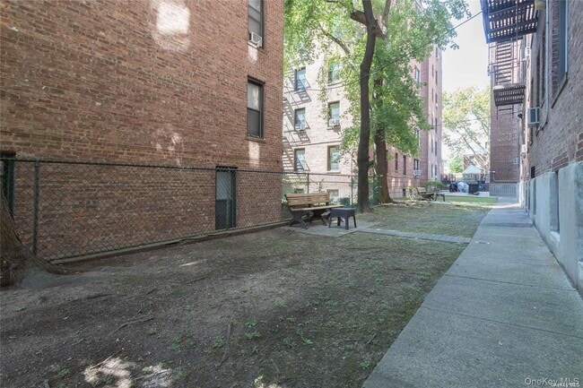 Building Photo - 167-10 Crocheron Ave