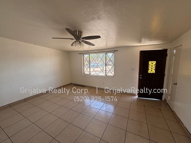 Building Photo - 3 Bedroom, 1 Bath Beautiful House in NW Tucson for Rent! (Ruthrauff/La Cholla)