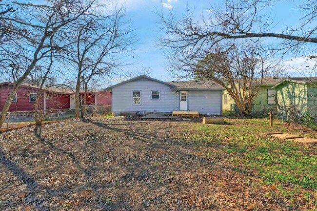 Building Photo - 2211 N Shannon St