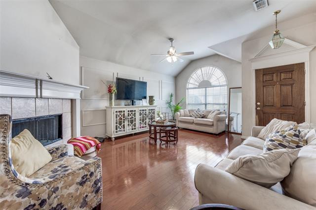 Building Photo - 402 Horse Shoe Dr