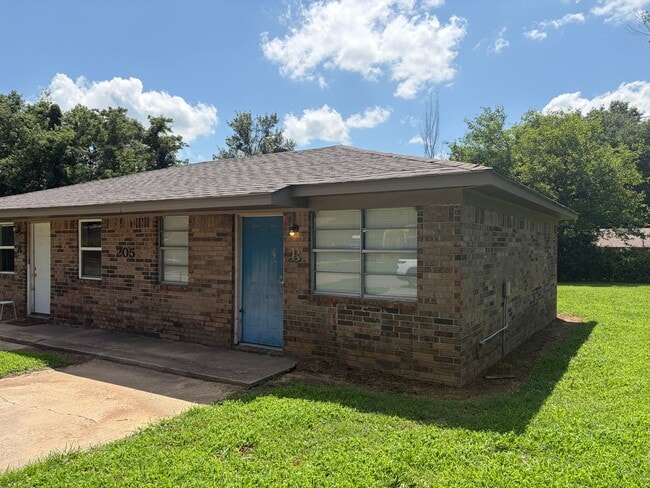 Building Photo - 205 N 37th St