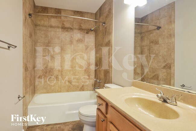 Building Photo - 1562 Glenage Dr