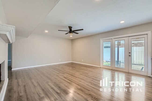 Building Photo - 8813 Willowbrook Dr