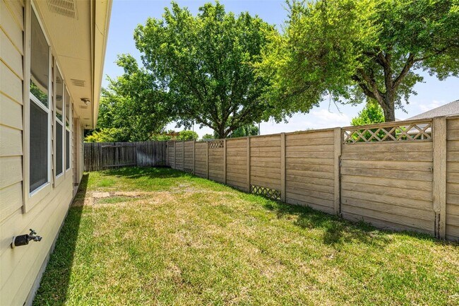 Building Photo - 2505 Rusk Ct