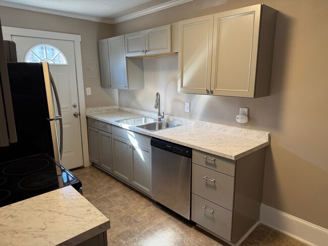 Building Photo - Cute 2 Bedroom Home in The Arts District!