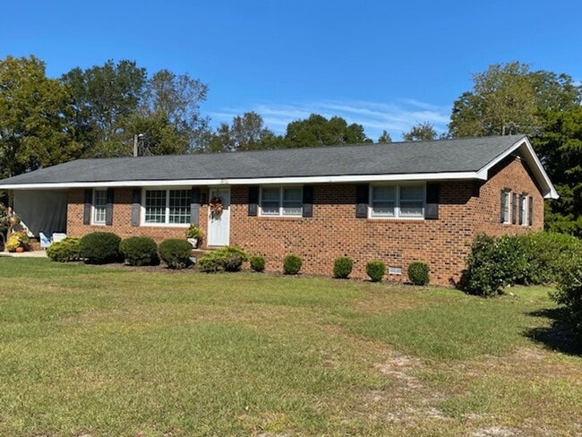 Cozy Sneads Ferry Rental - UTILITIES, LAW... - Cozy Sneads Ferry Rental -  UTILITIES, LAW...