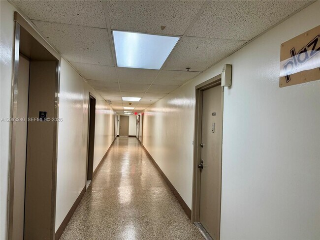 Building Photo - 4675 W 18th Ct