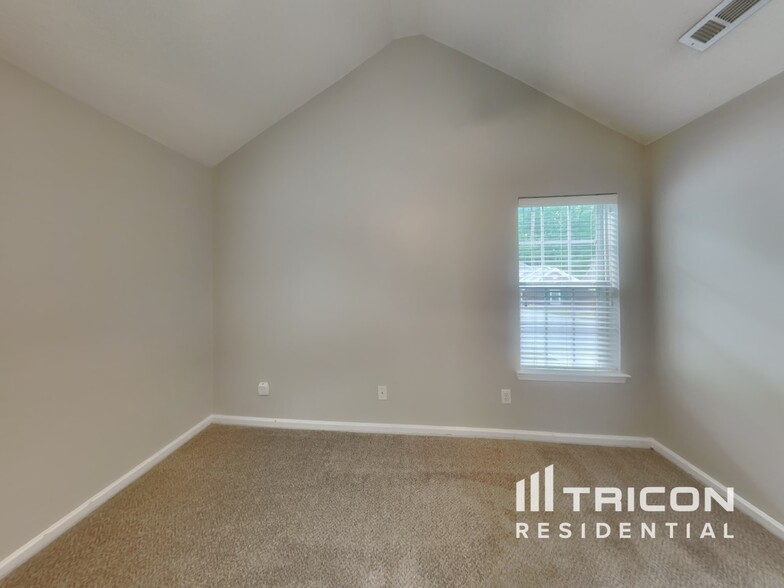 Building Photo - 630 N Fairfield Dr