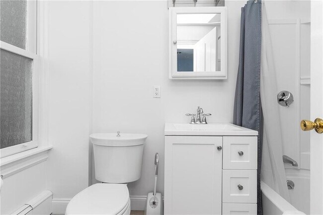 Building Photo - 109 Church St