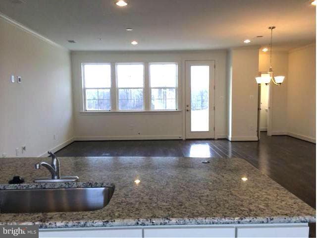 Building Photo - 727 Crown Park Ave