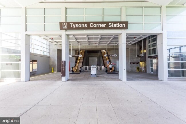 Building Photo - 1535 Lincoln Way