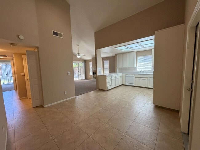 Building Photo - 5246 W Magill Ave