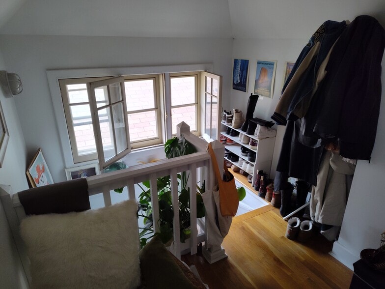 bedroom 3 - 3918 Commonwealth St