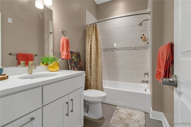 Building Photo - 251 Main St