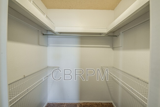 Building Photo - 5308 Kenosha Ave