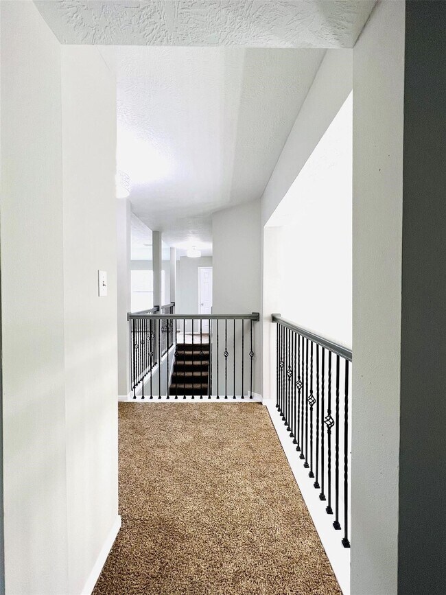Building Photo - 8426 Woodland Knoll Ln