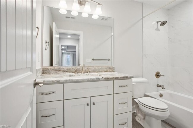 Building Photo - 3009 Ridge Dr