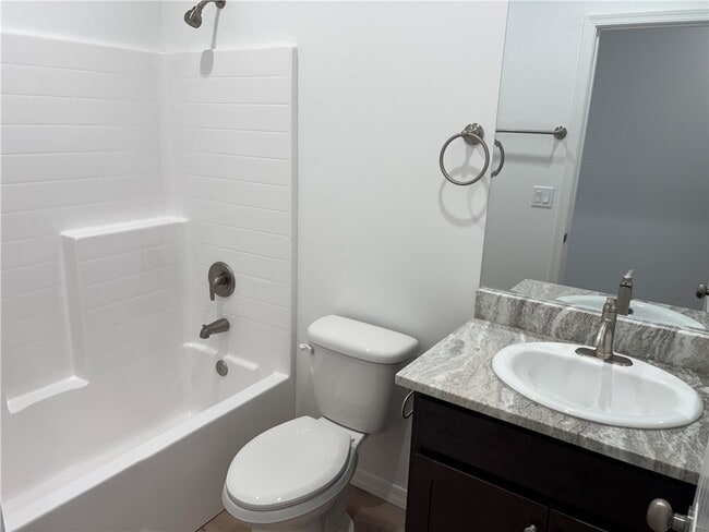 Building Photo - 2553 Sycamore Ave