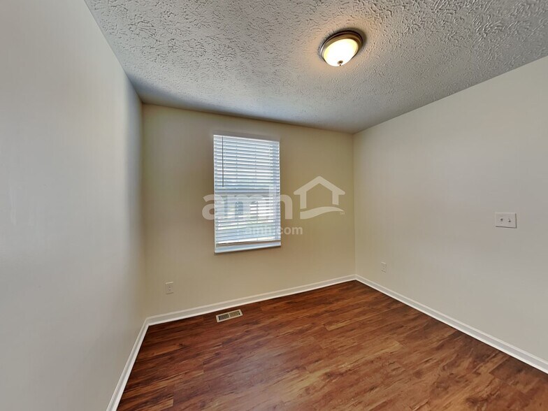 Building Photo - 2274 Farmland Dr