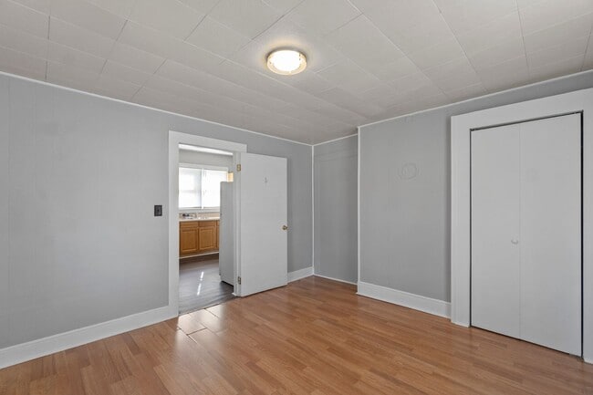 Building Photo - 1008 N Boone St