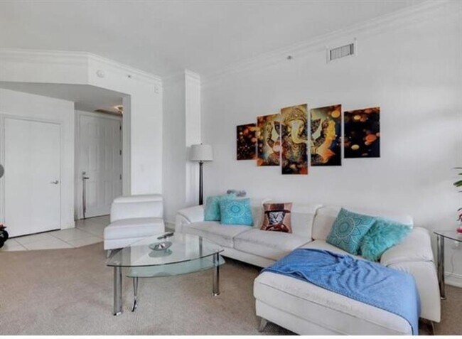 Building Photo - 3001 NE 185th St