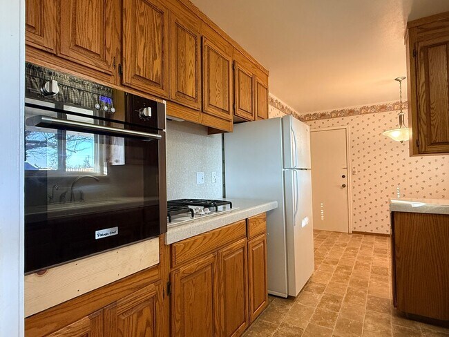 Building Photo - 4975 Bel Escou Dr