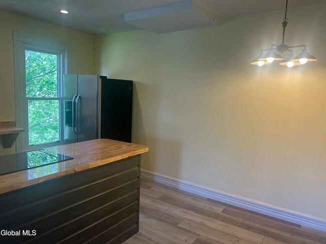 Building Photo - 44 Montcalm St