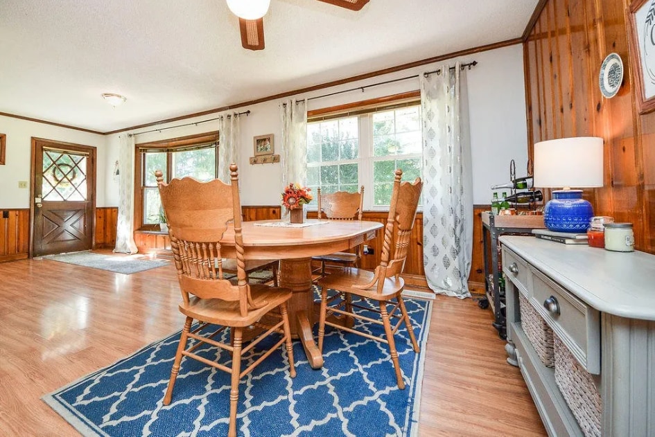 dining room - 2506 Elm Dr NE