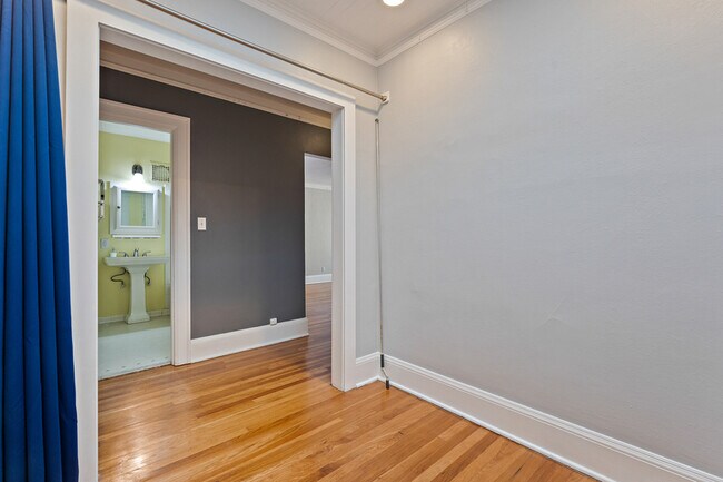 Building Photo - 321 Boylston Ave E