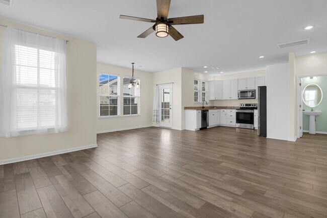 Building Photo - Modern Comfort & Easy Living in Ladson