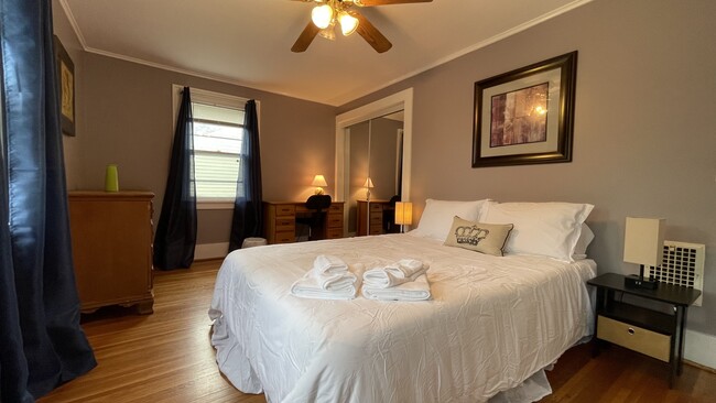 Master Bedroom, Queen bed, work station - 87 Shelbourne Rd