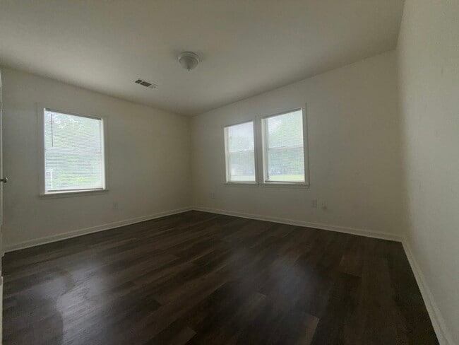 Building Photo - 721 E McAuley Dr