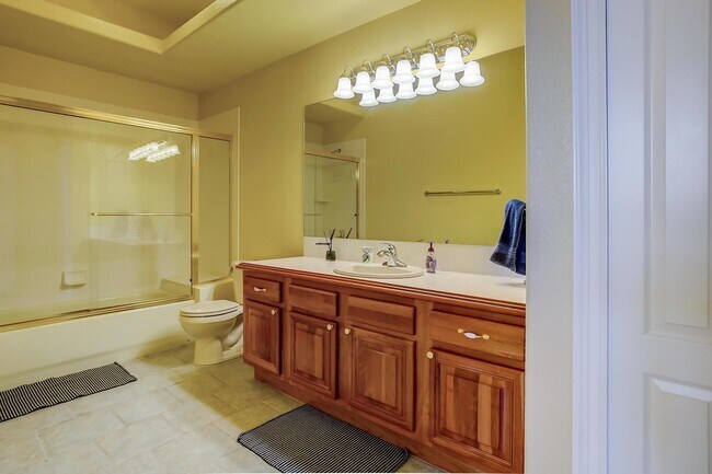 Building Photo - Beautiful Home in Gated Community