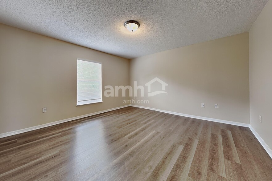 Building Photo - 30500 Birdhouse Dr
