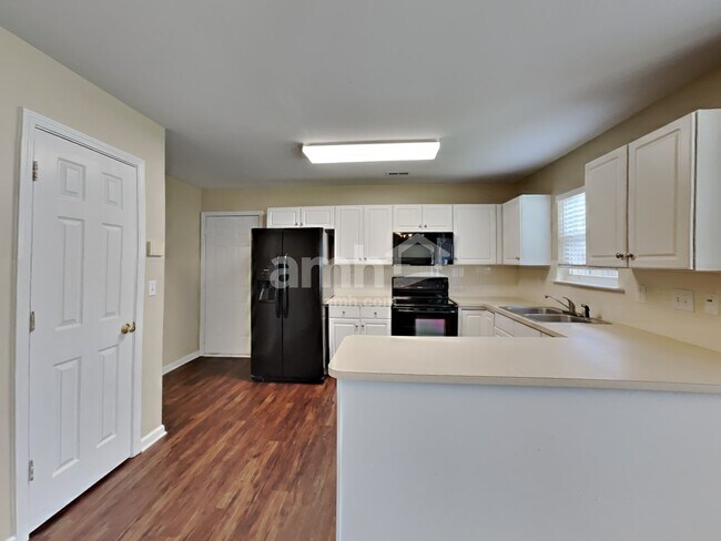 Building Photo - 190 Royalton Rd