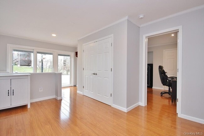 Building Photo - 478 Lake Rd