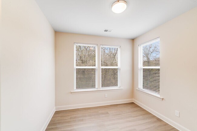 Building Photo - 645 Brookwood St